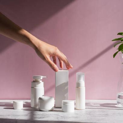 Choosing the Right Cosmetic Packaging Size: A Guide for Beauty Brands