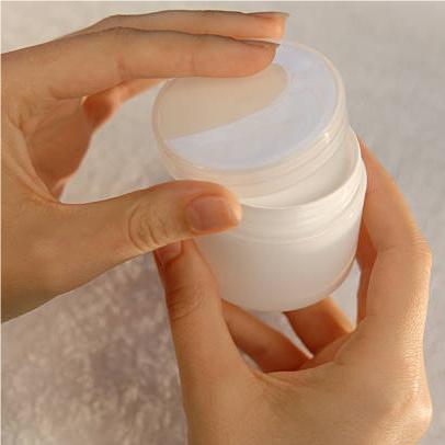 Why Most Skincare Products are Transitioning to Pump Bottles over Open-Jar Packaging