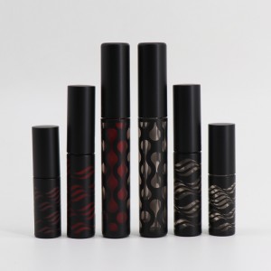 不同容量大小的唇彩管包装