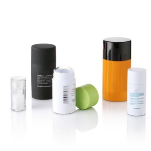 拧紧保湿棒瓶，拧紧防晒瓶