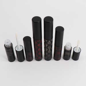 不同容量大小的唇彩管包装