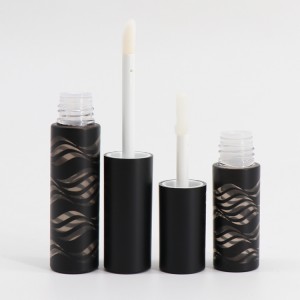 不同容量大小的唇彩管包装