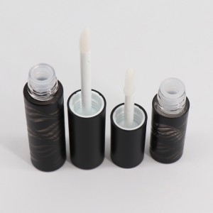 Embalaje de tubo de brillo de labios de diferentes tamaños de capacidad