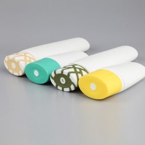 PB08椭圆空粉瓶挤压化妆瓶